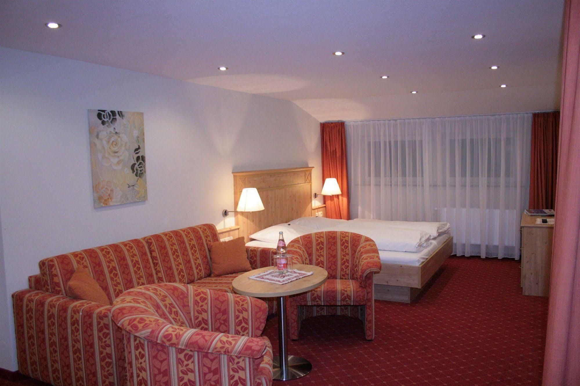 Hotel Waldeck Mit Restaurant "Florian'S" Feldberg  Exterior photo